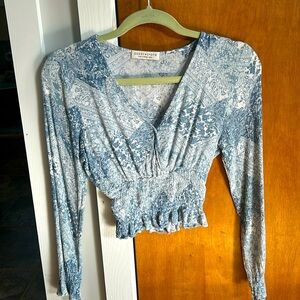 White/Blue Floral Spring Top w/ Cinched Waist+wrists